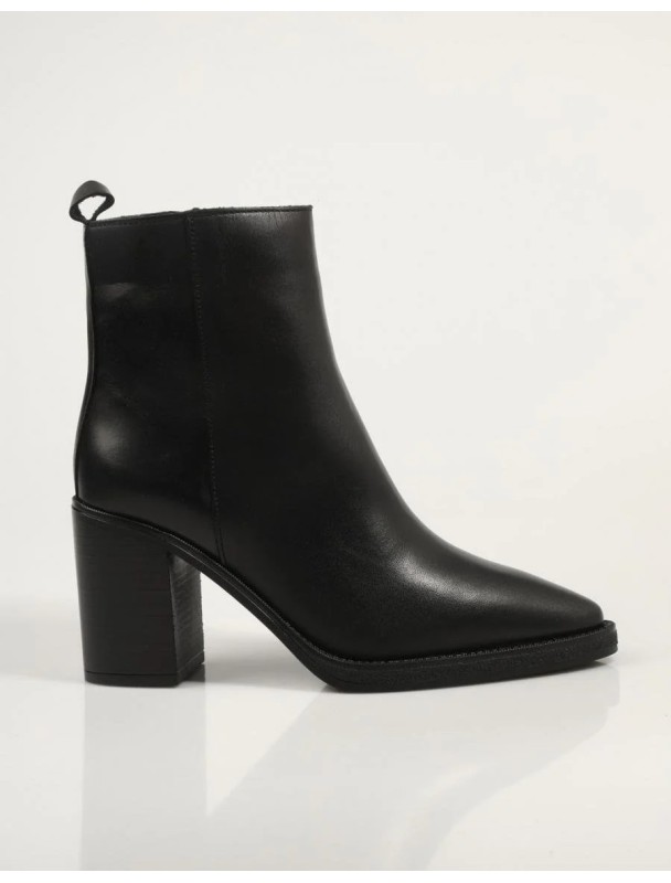 BOTIN T.