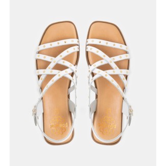 SANDALIA PLANA TACHAS
