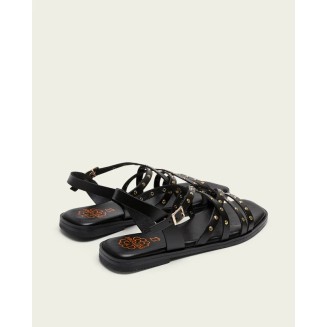 SANDALIA PLANA TACHAS
