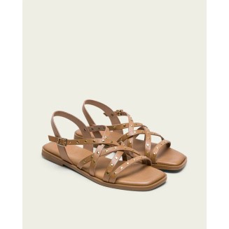 SANDALIA PLANA TACHAS