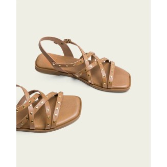 SANDALIA PLANA TACHAS